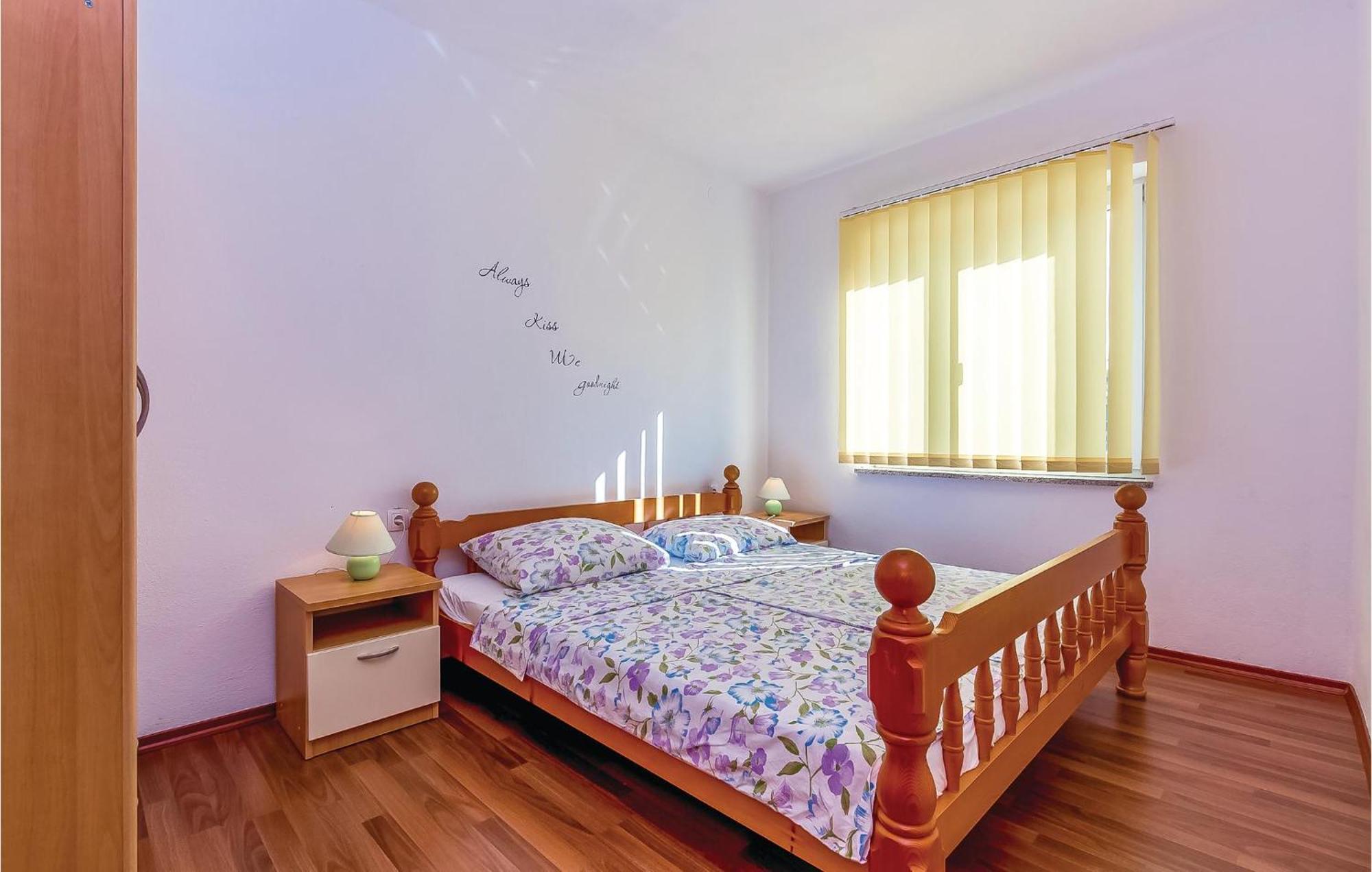 Awesome Apartment In Dobrinj With Wifi מראה חיצוני תמונה